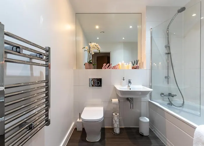 Price - Contact Us -cityscape Beautiful In The Heart Of The Action Roma