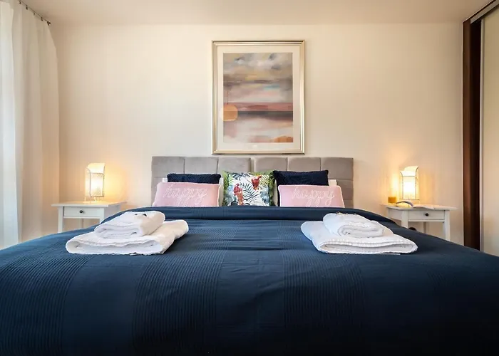 Price - Contact Us -cityscape Beautiful In The Heart Of The Action Appartamento Roma