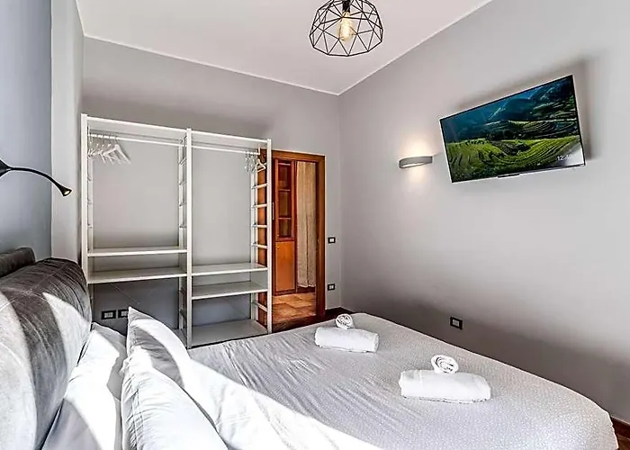 Price - Contact Us -cityscape Beautiful In The Heart Of The Action * Roma